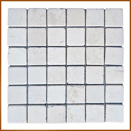 Hochwertige Marmor-Mosaikfliese aus Naturstein in Hell, 30 x 30 cm – elegante Wandverkleidung für Bad, Küche und Wohnräume.