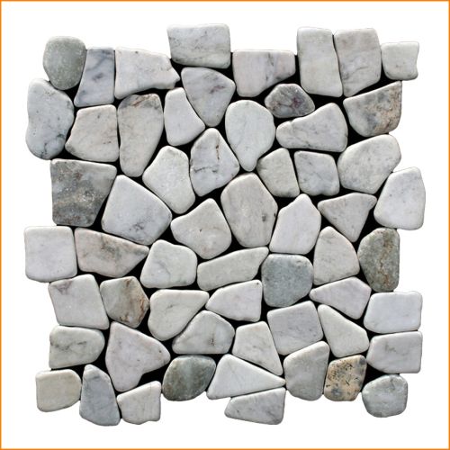 Marmor in Weiß/Grau, getrommelte Steine auf Netz, 30×30 cm – ideal für Dusche und Badezimmerboden.