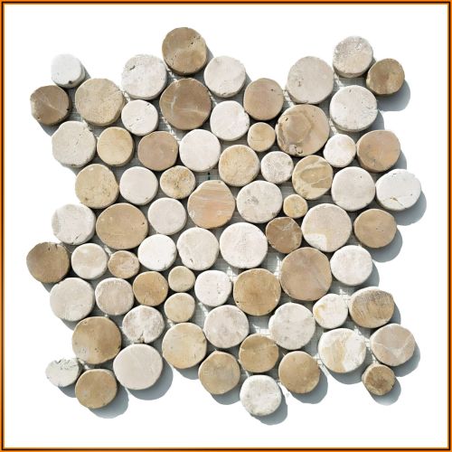 Marmormosaik 30×30 cm – runde, beige-weiße Marmorsteine in Coin-Optik für stilvolle Bad- und Wohnraumgestaltung.