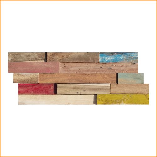 Bunter Wandverblender aus recyceltem Teakholz – kreative Holzverkleidung mit farbigen Akzenten in Rot, Blau und Gelb für modernes Wanddesign.