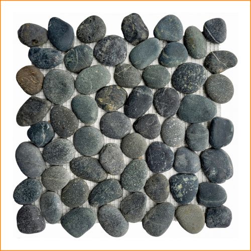 Kieselmosaik aus Marmor in Anthrazit/Schwarzgrau, getrommelte Naturstein-Kiesel auf Netz, 30×30 cm – ideal für Dusche und Badezimmer.