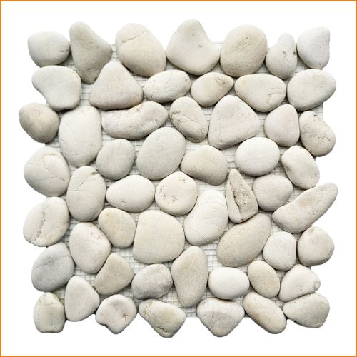 Kieselmosaik aus Marmor in Hellbeige und Creme, getrommelte Naturstein-Kiesel auf Netz, 30×30 cm – ideal für Dusche und Bad.