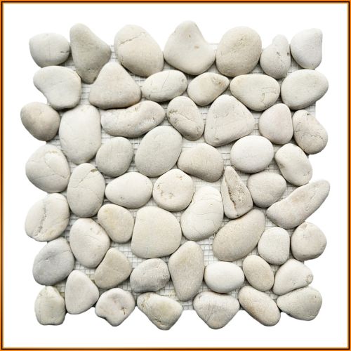 Helles Kieselmosaik 30×30 cm – runde Natursteinfliesen in Beige/Cremetönen für Wand, Boden und Wellnessbereich.