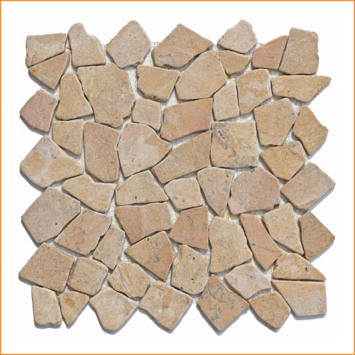 Marmormosaik 30×30 cm in Sandbeige – unregelmäßige Naturstein-Bruchstücke auf Netz, ideal für Wand und Boden im Bad.