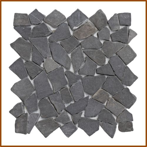 Anthrazitfarbene Marmor-Mosaikfliese 30×30 cm – unregelmäßige Bruchsteine, hochwertiger Naturstein für Küche und Bad.